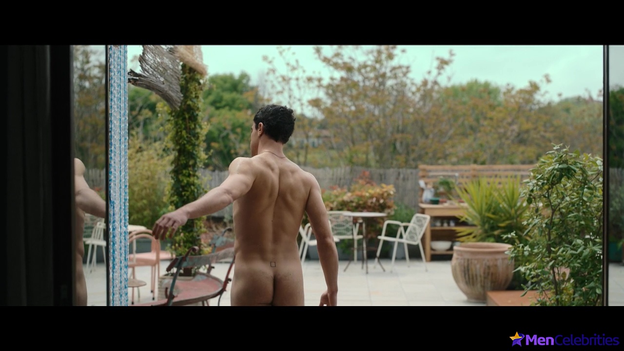 Eduardo Scarpetta nudes ass