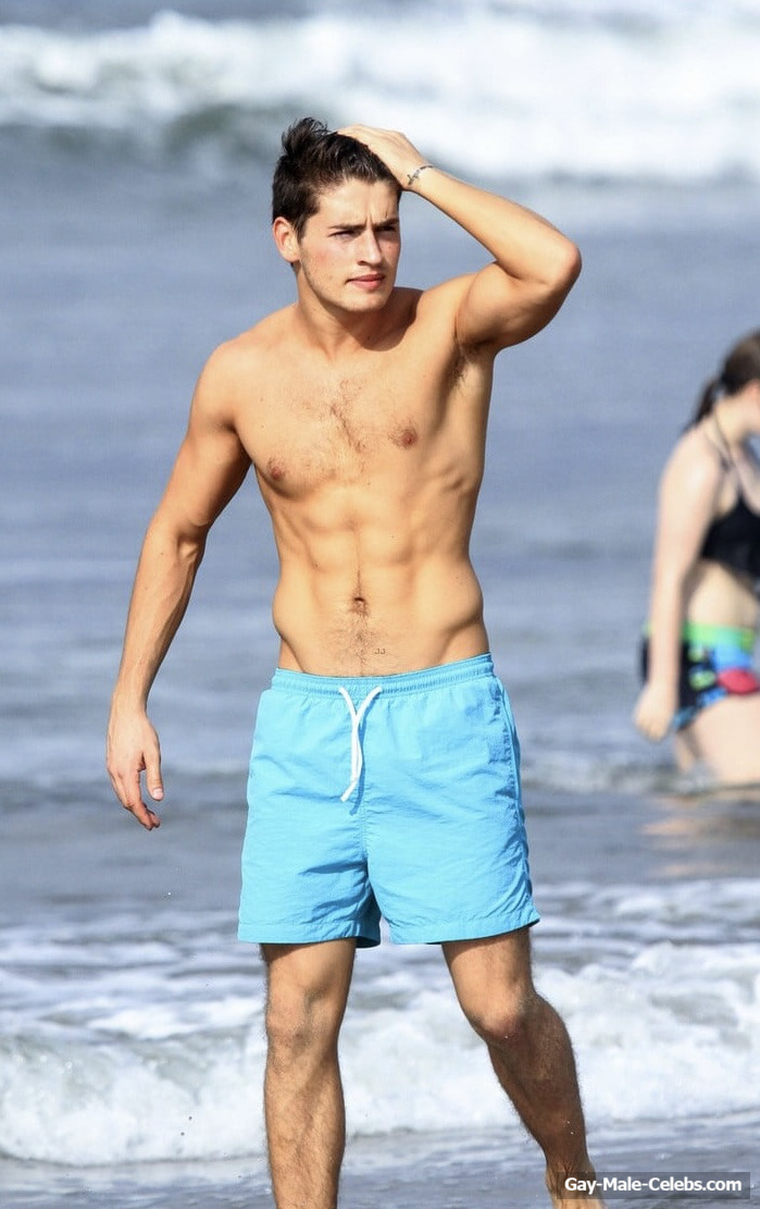 Gregg Sulkin oops