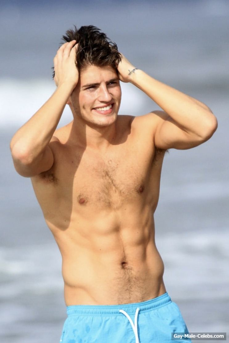 Gregg Sulkin naked