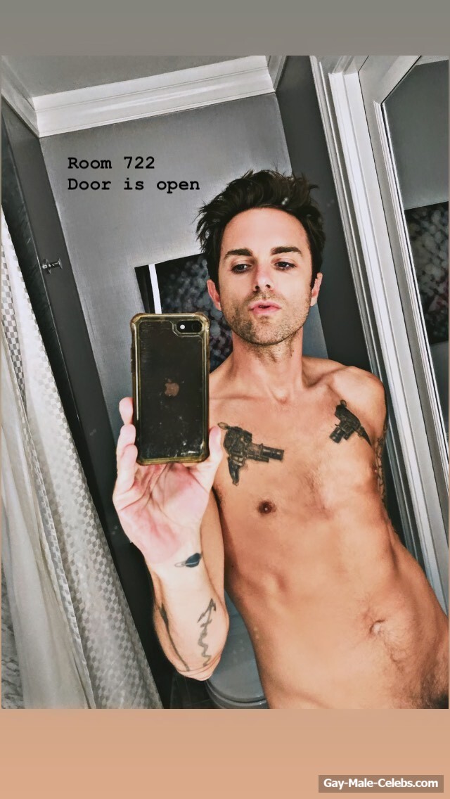 Thomas Dekker nude selfie