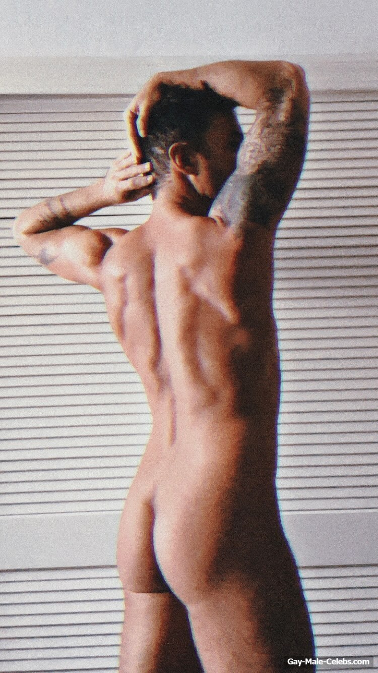 Thomas Dekker bare butt