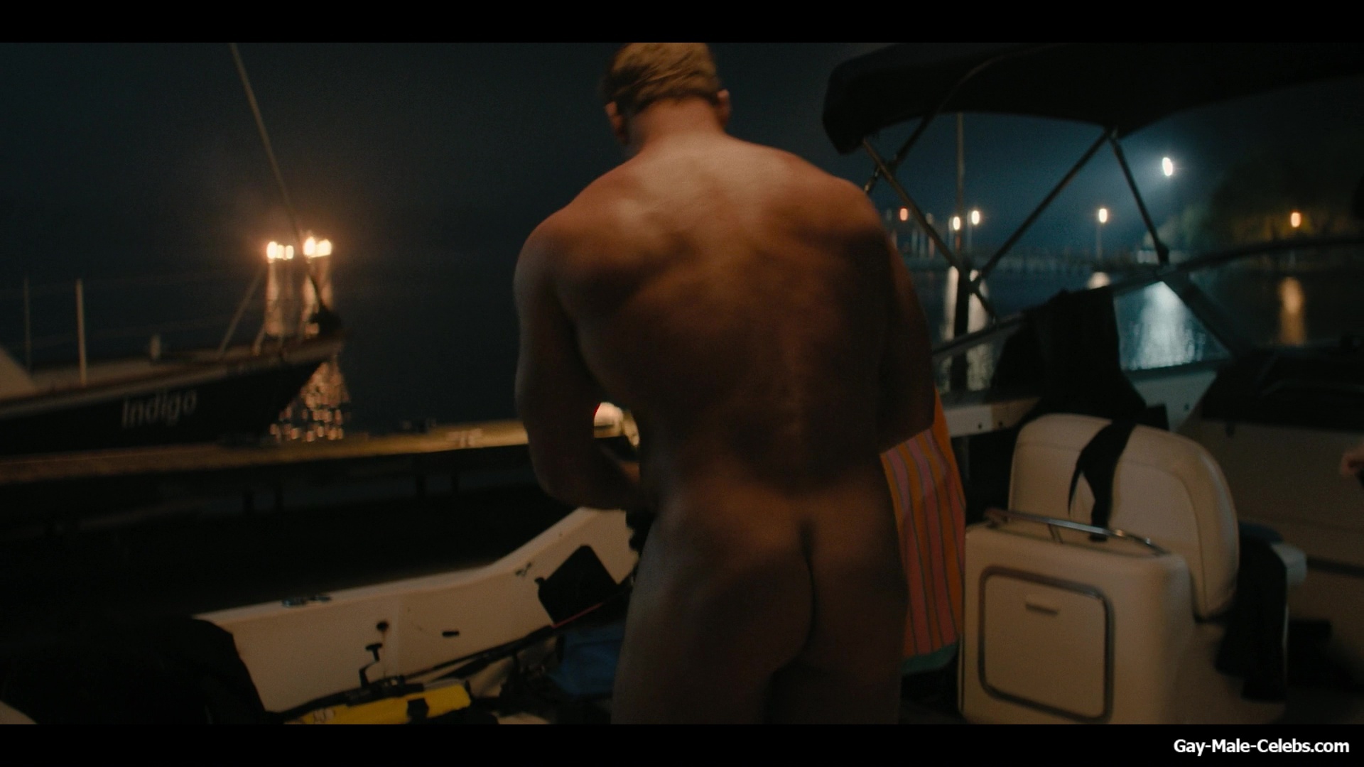 Alan Ritchson bare bum