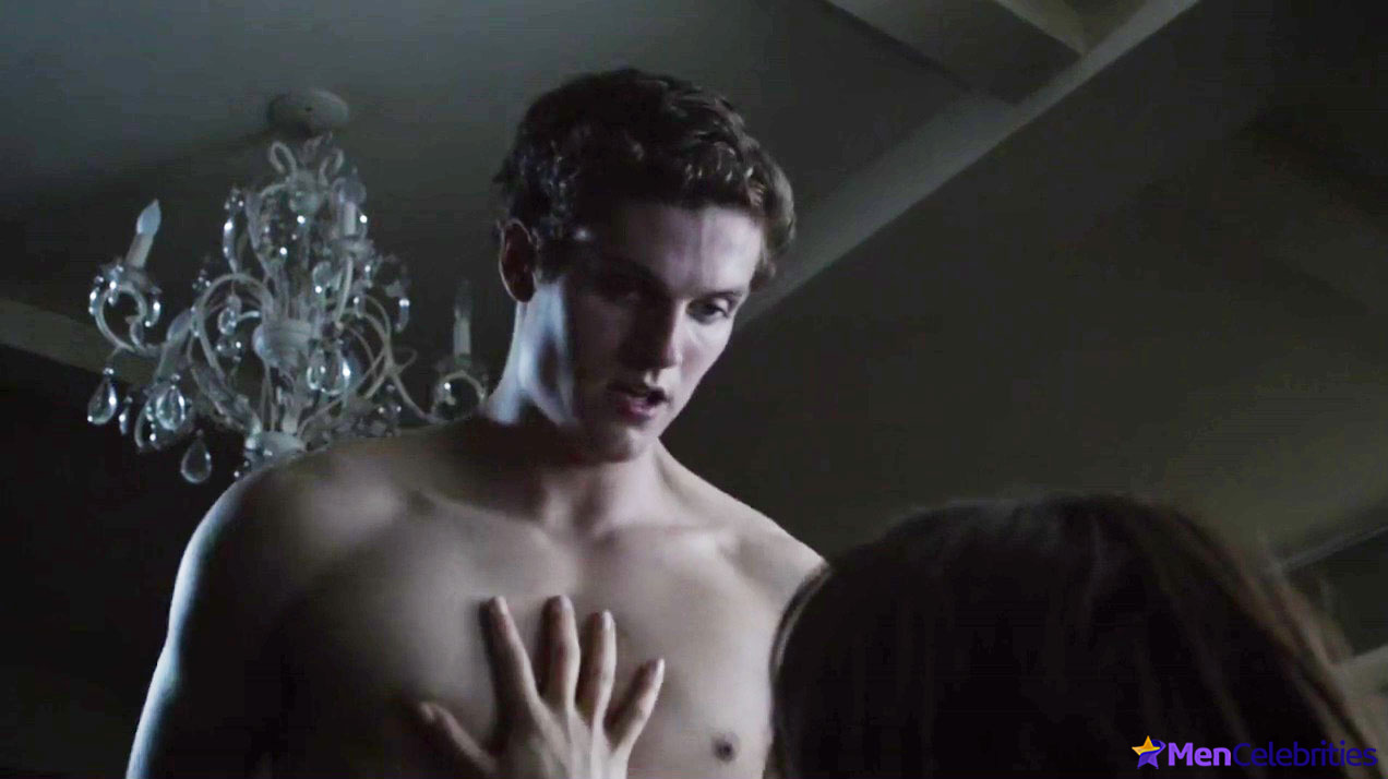 Daniel Sharman sexy