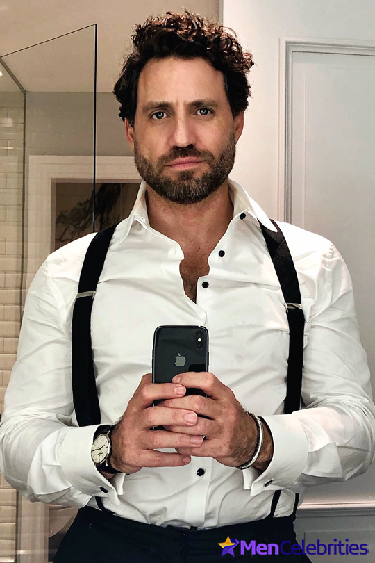 Edgar Ramirez sexy selfie