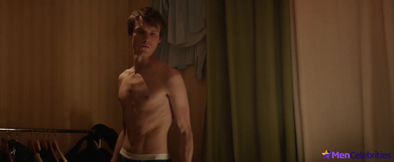 Hugh Skinner shirtless