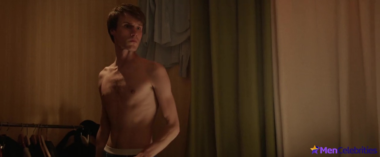 Hugh Skinner naked torso