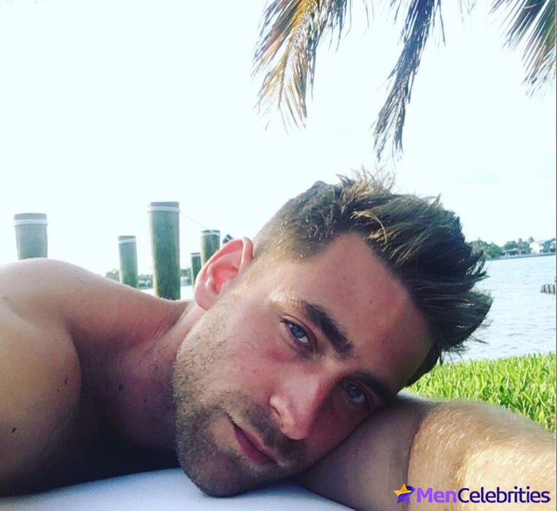 Oliver Jackson-Cohen nudity