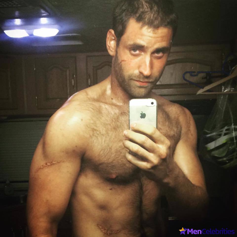 Oliver Jackson-Cohen leaked naked selfie