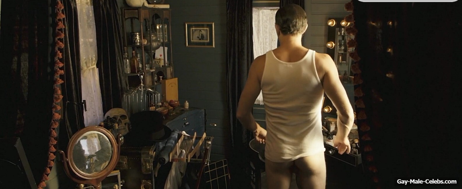 Vincent Cassel nude ass