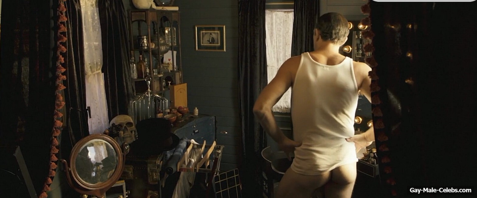 Vincent Cassel bare butt