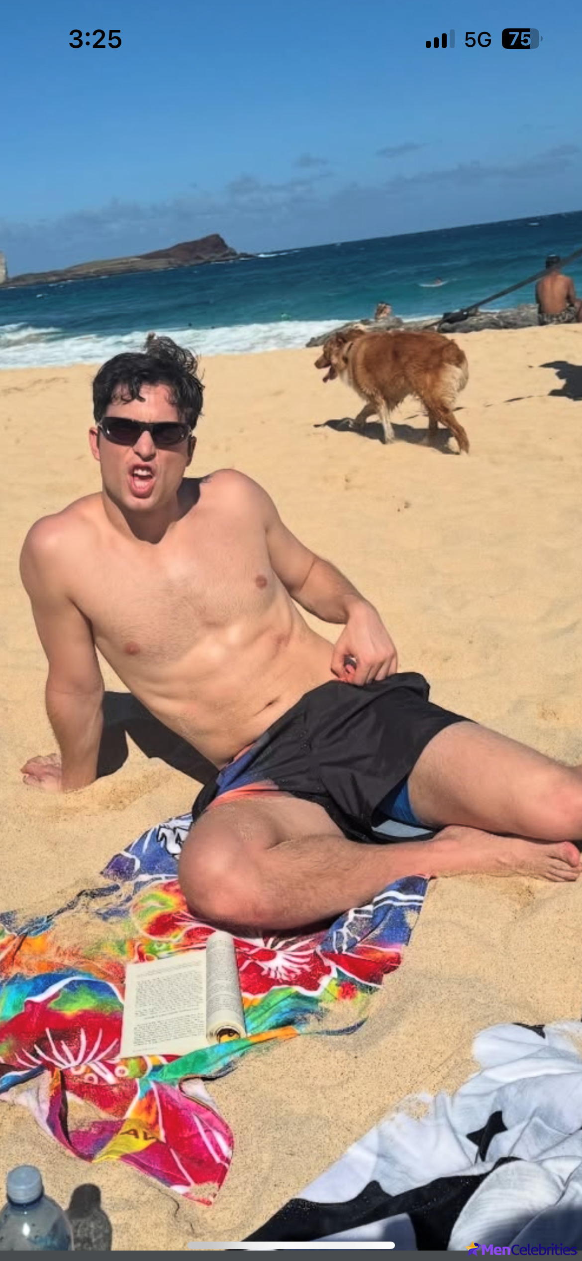 Benito Skinner shirtless beach pix