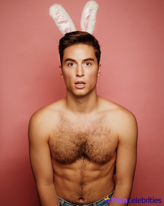 Benito Skinner exposed