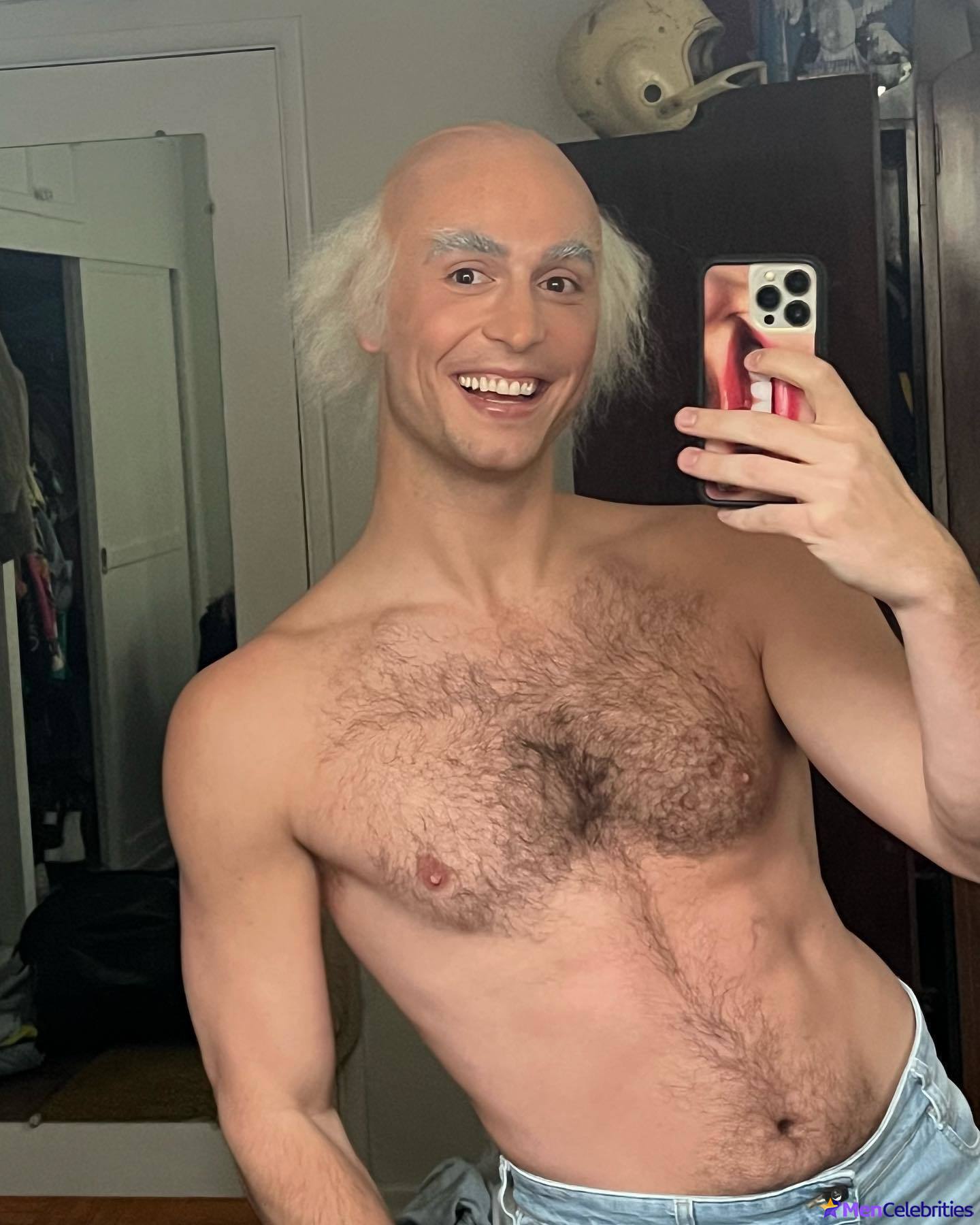 Benito Skinner naked selfie