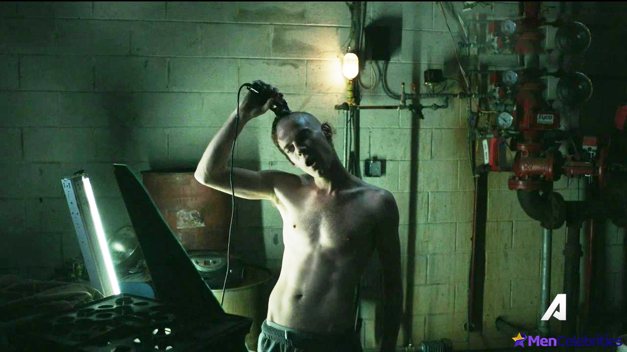 Harry Treadaway nudity