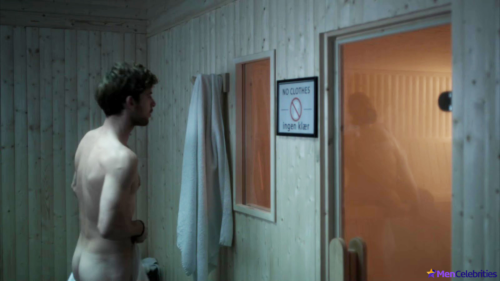 Luke Treadaway nudity