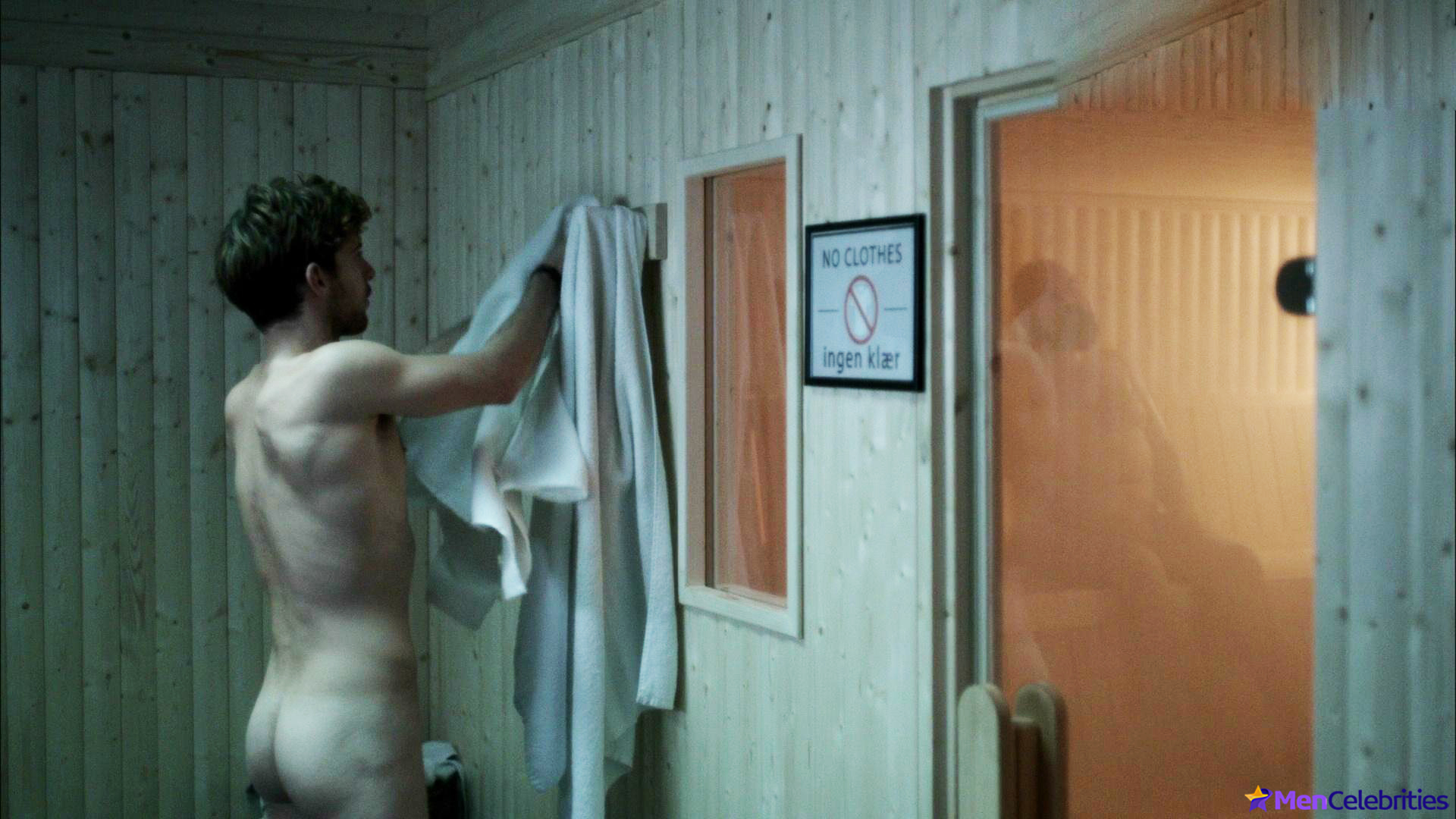 Luke Treadaway frontal nude