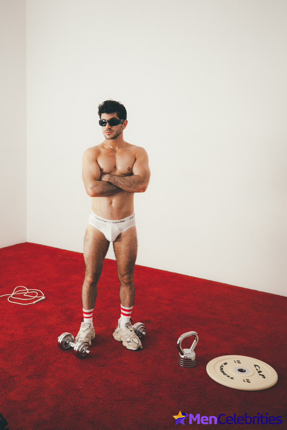 Al Calderon penis bulge