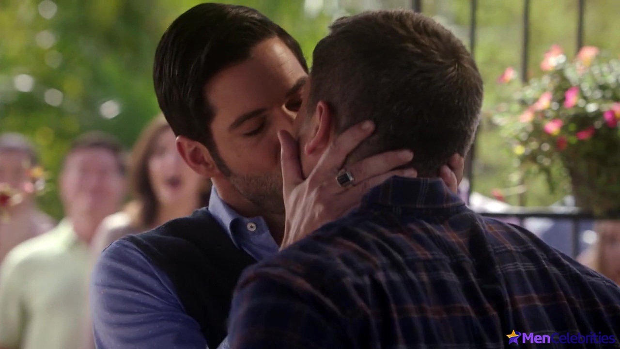 Tom Welling gay scene