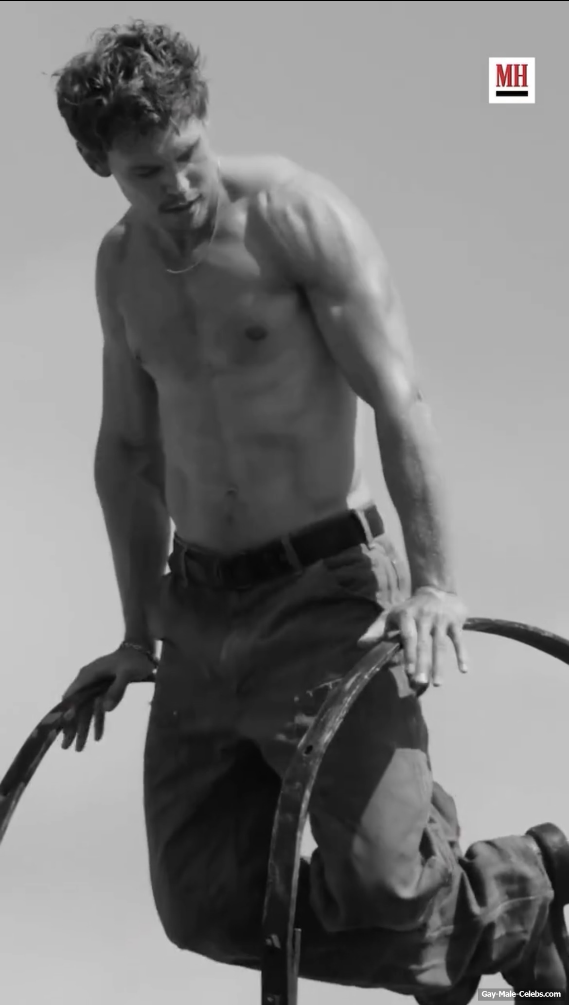 Austin Butler shirtless