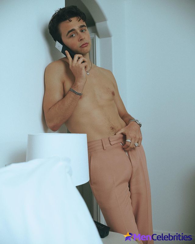 Ben Ahlers frontal nude