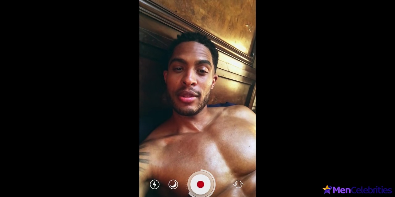 Brandon P Bell nude selfie