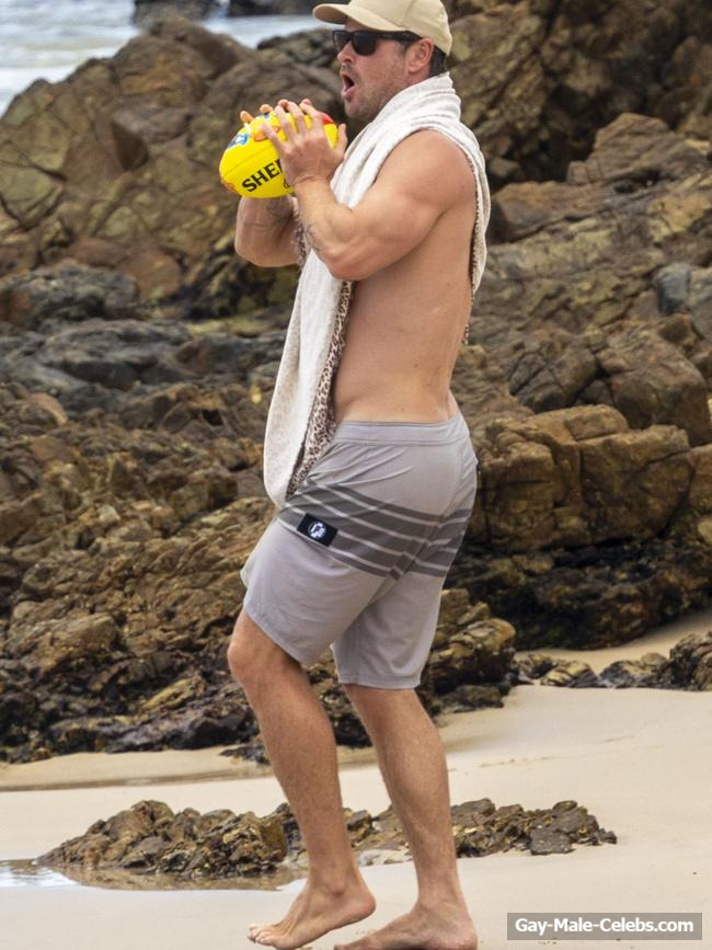 Chris Hemsworth ass