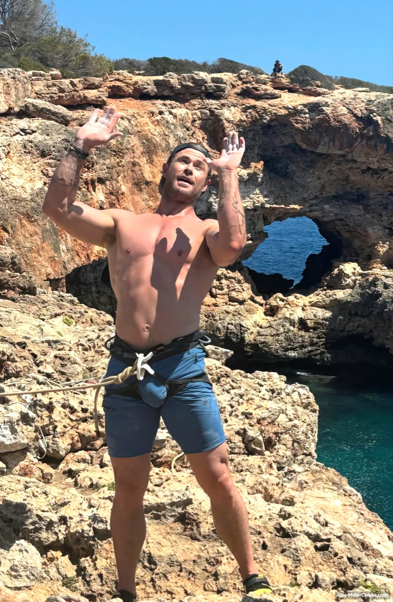 Chris Hemsworth dick bulge