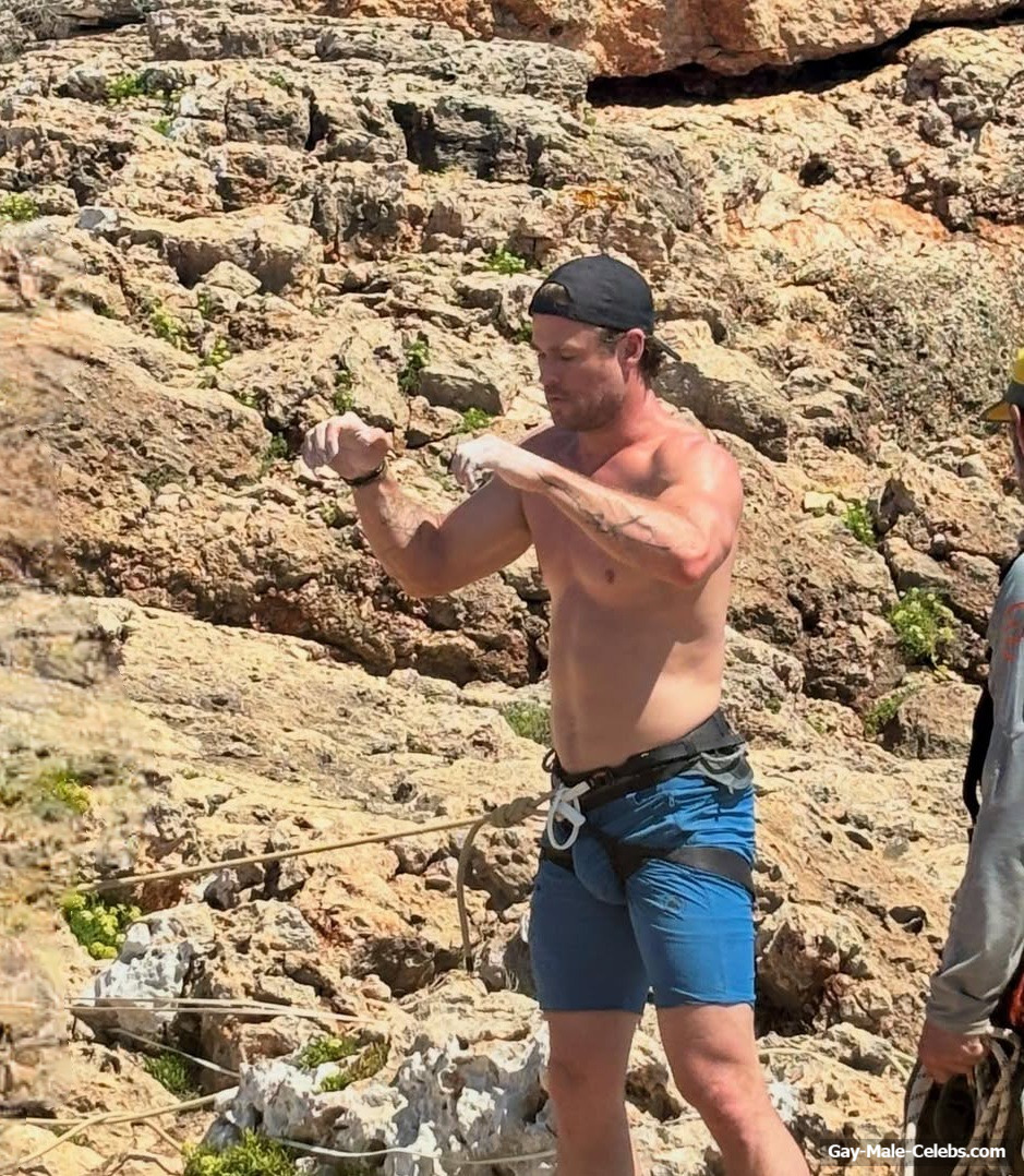 Chris Hemsworth oops