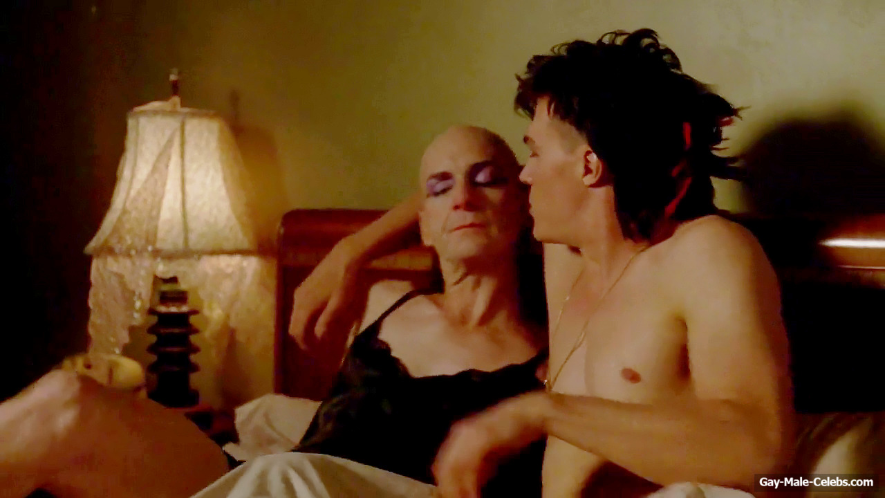 Finn Wittrock gay male celeb