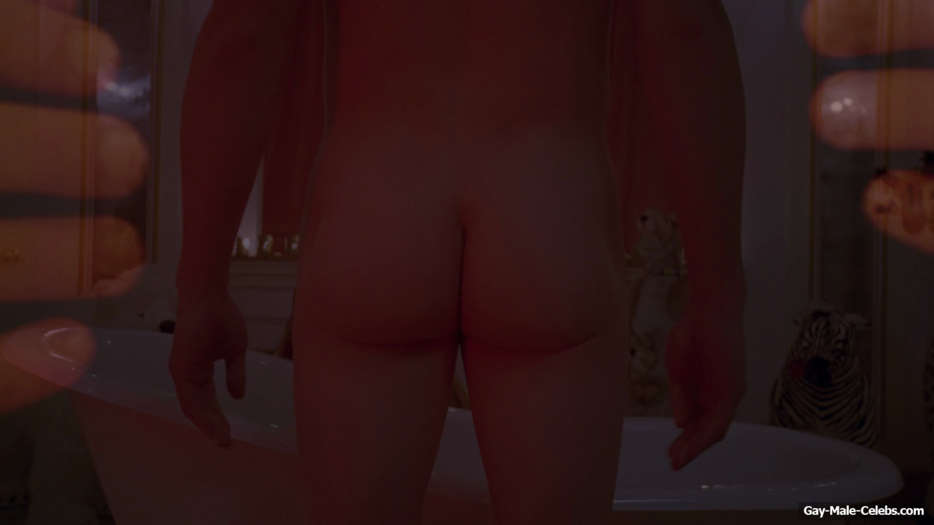 Finn Wittrock ass