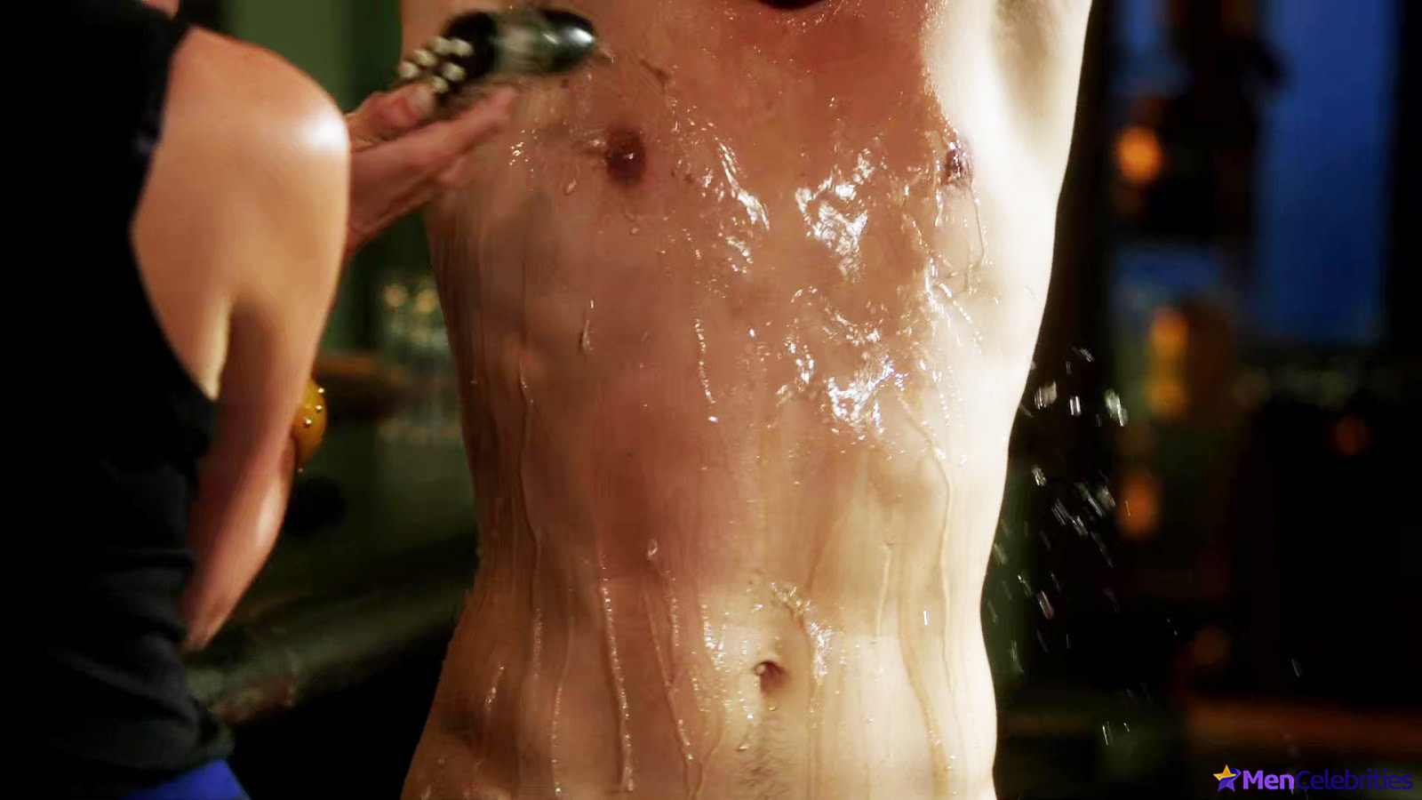 Matt Lanter striptease