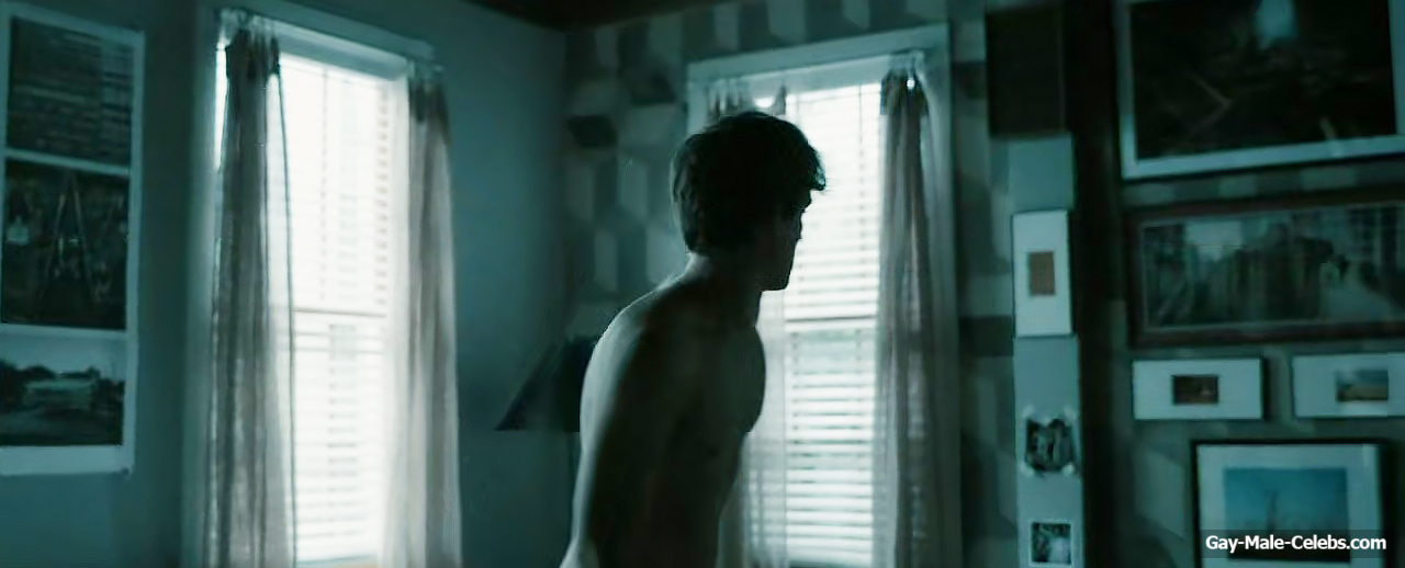 Hunter Doohan naked torso