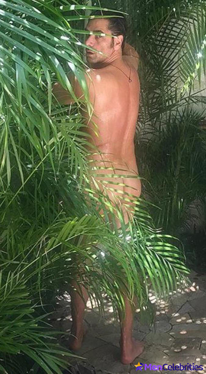 John Stamos bare ass