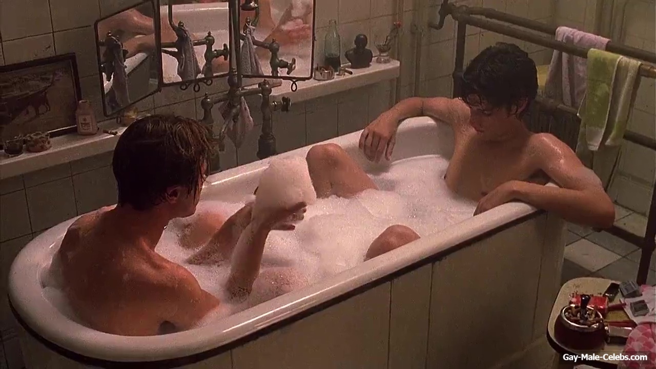 Louis Garrel gay scene