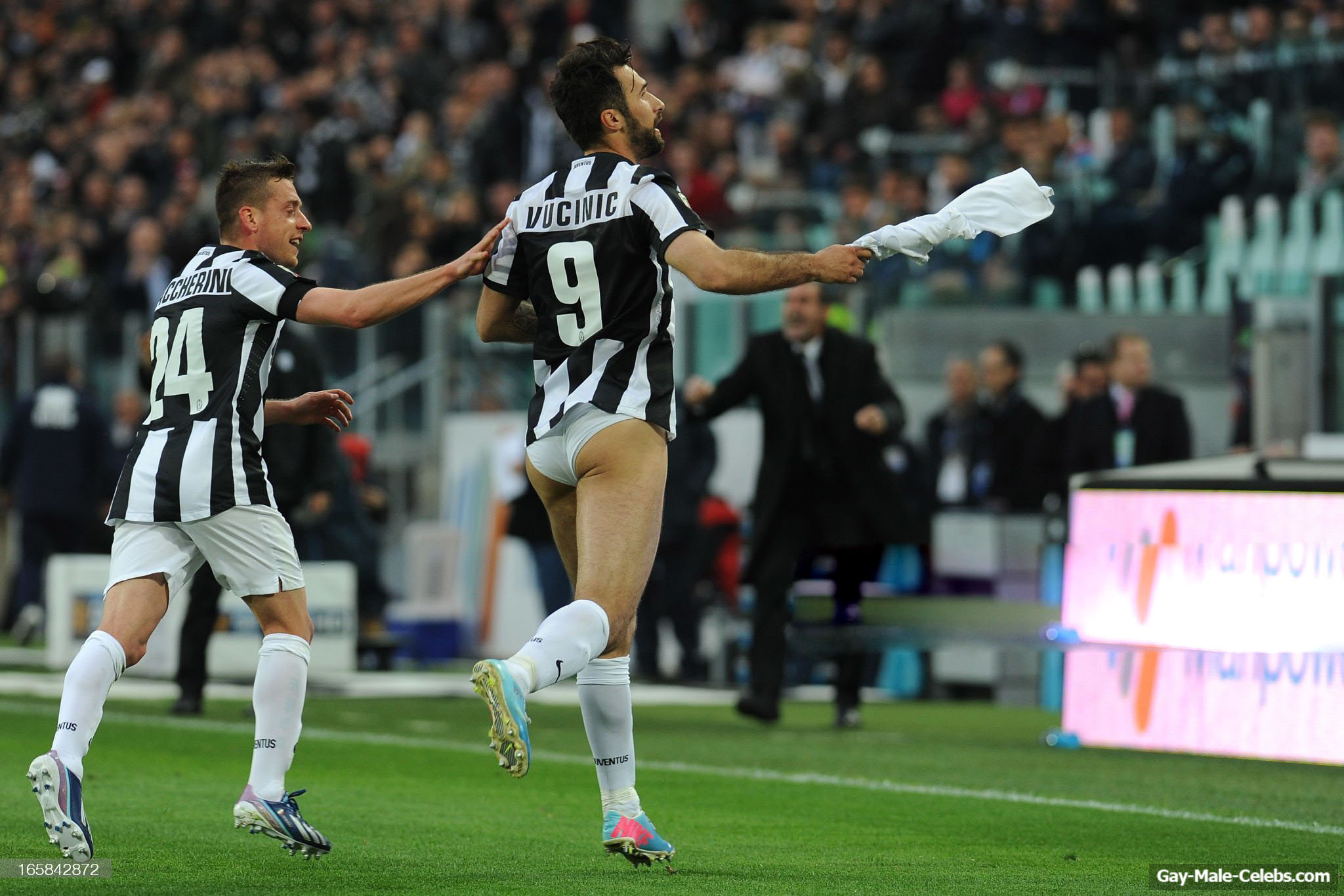 Mirko Vučinić butt