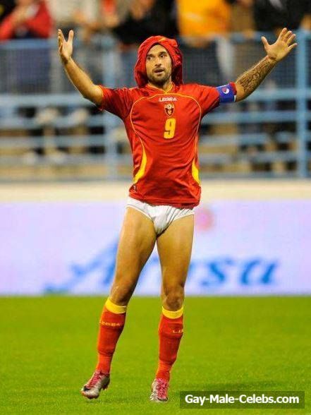 Mirko Vučinić dick bulge