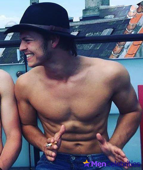 Alex Hogh Andersen nudity