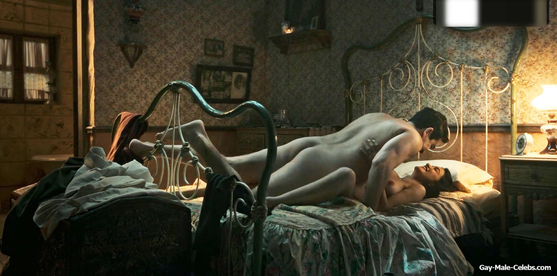 Alfonso Herrera nude