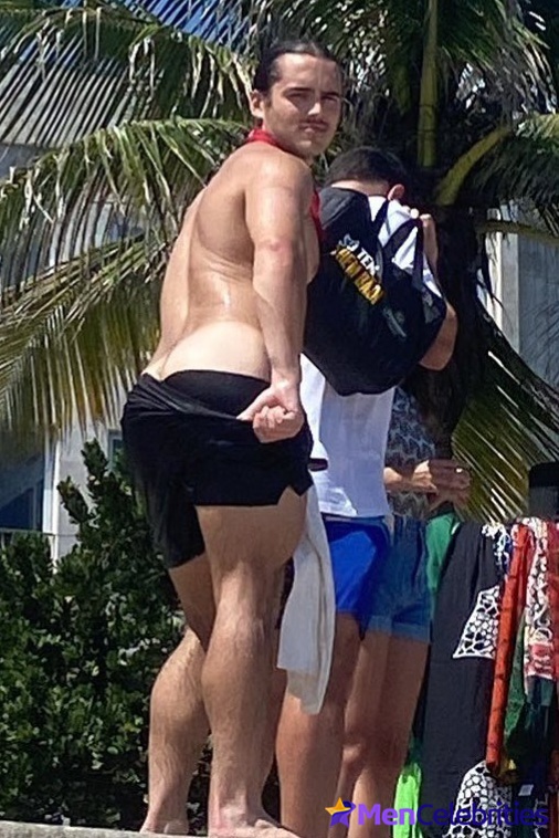 Charlie Gillespie nude collection