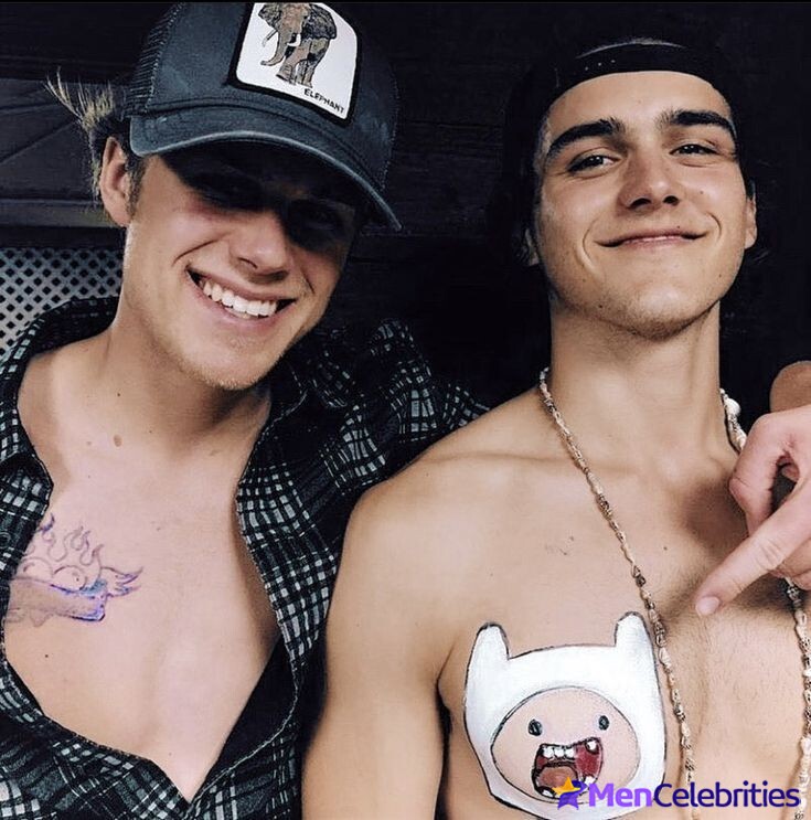 Charlie Gillespie nude collection