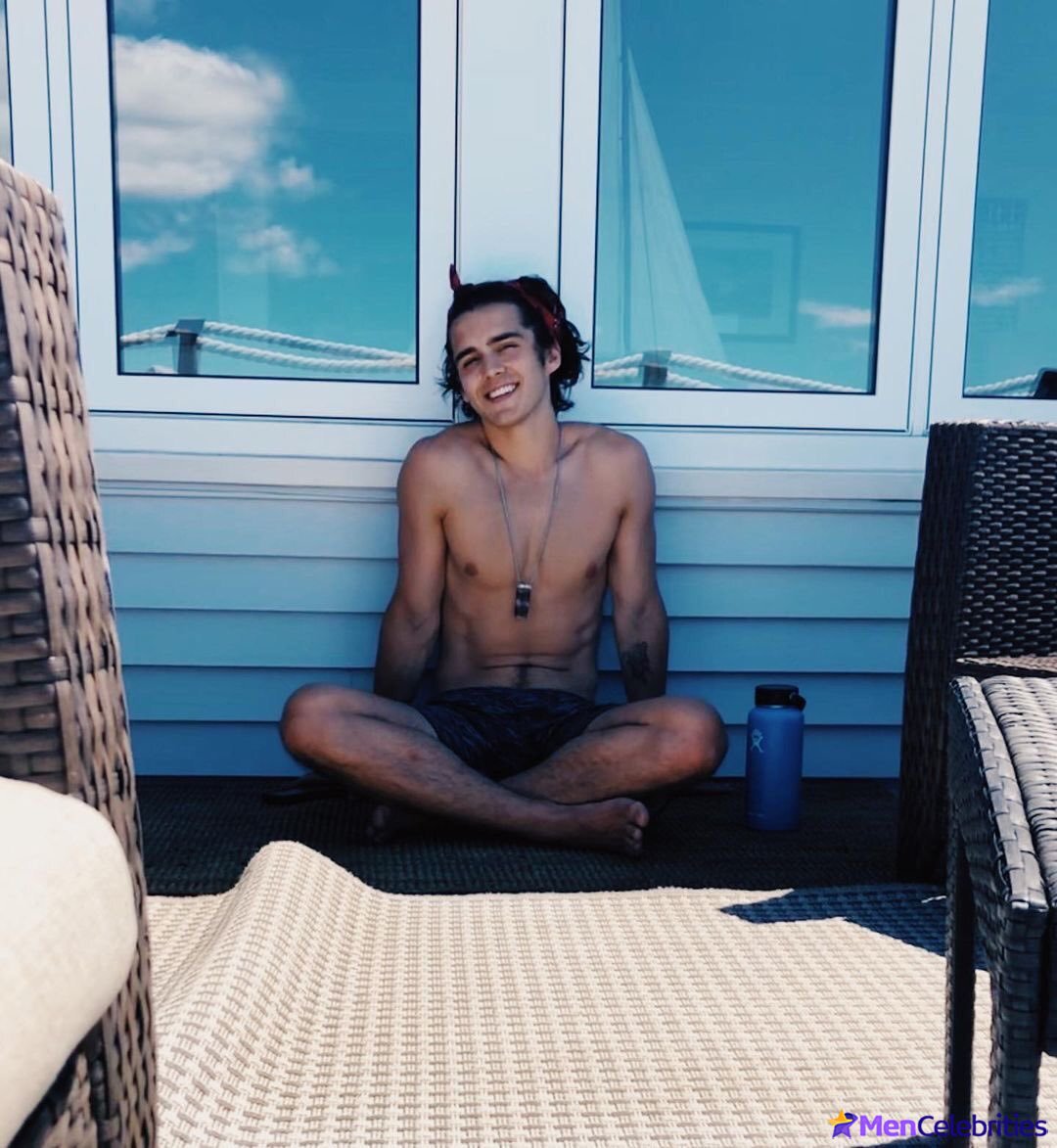 Charlie Gillespie nude collection