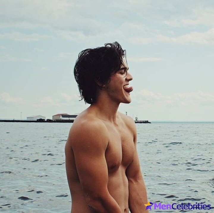 Charlie Gillespie nude collection