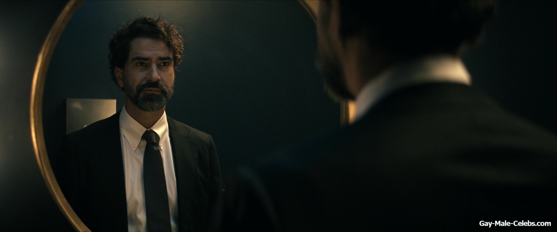 Hamish Linklater sexy