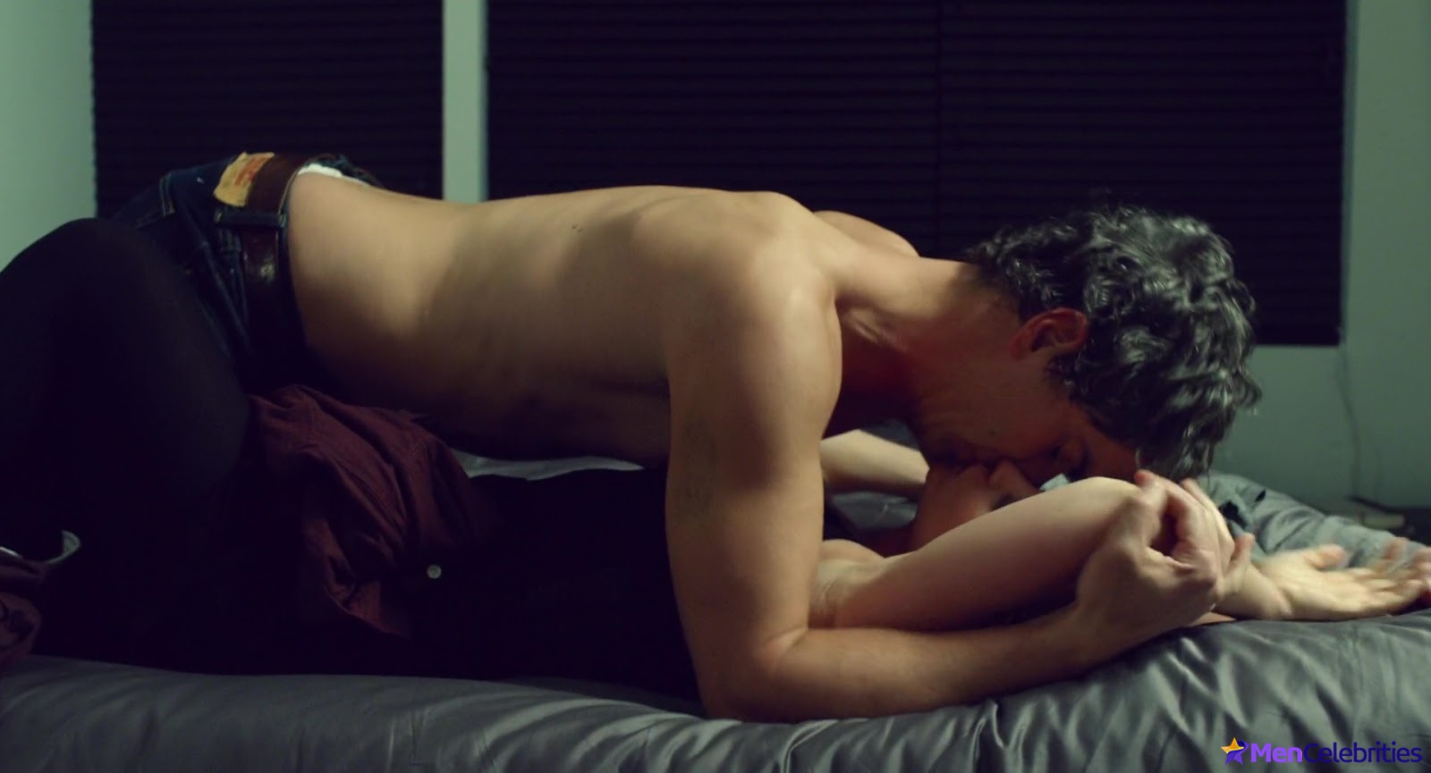 Hamish Linklater in 10 Things We Should Do Before We Break Up