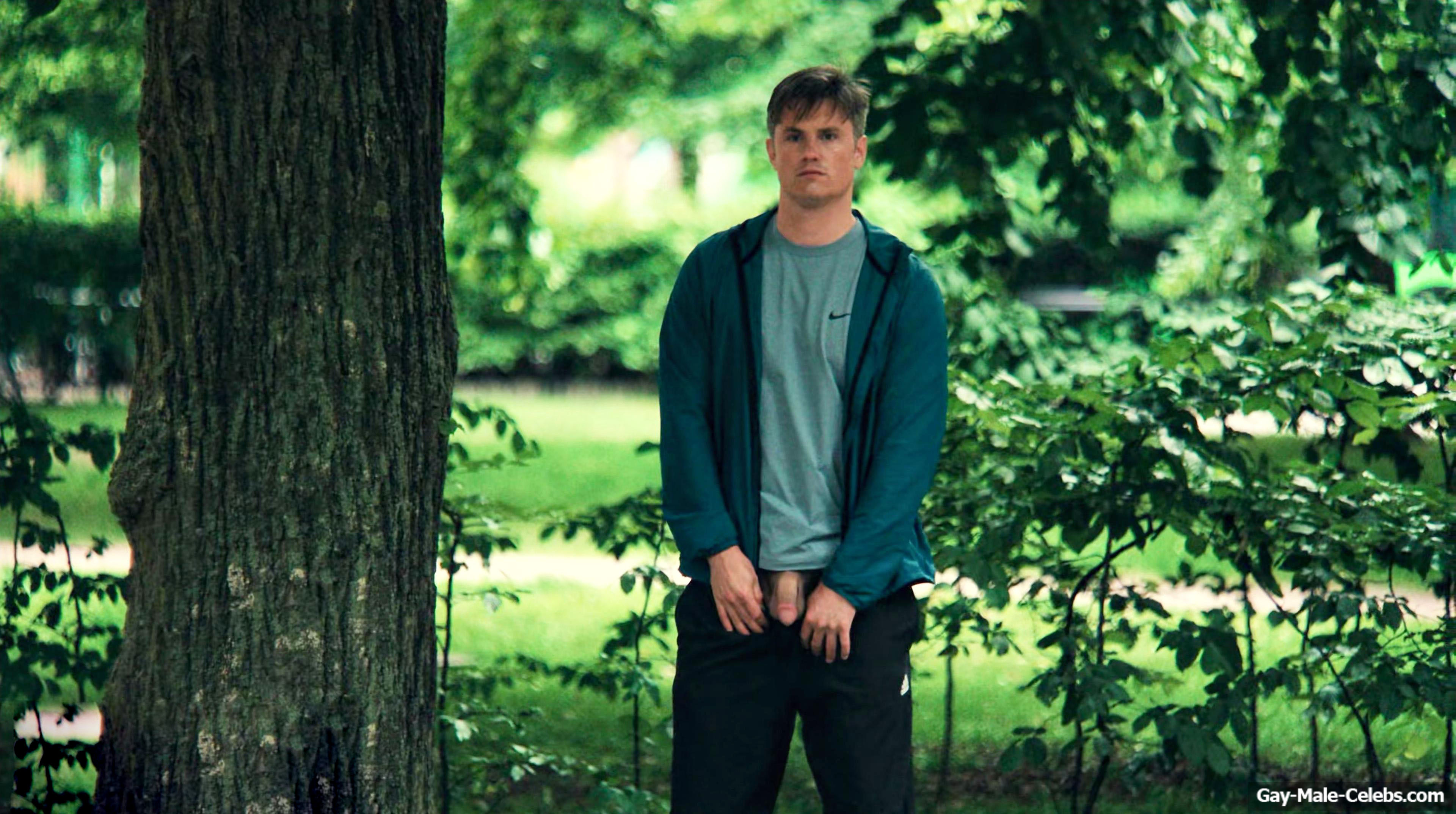 Magnus Lennartsson frontal nude