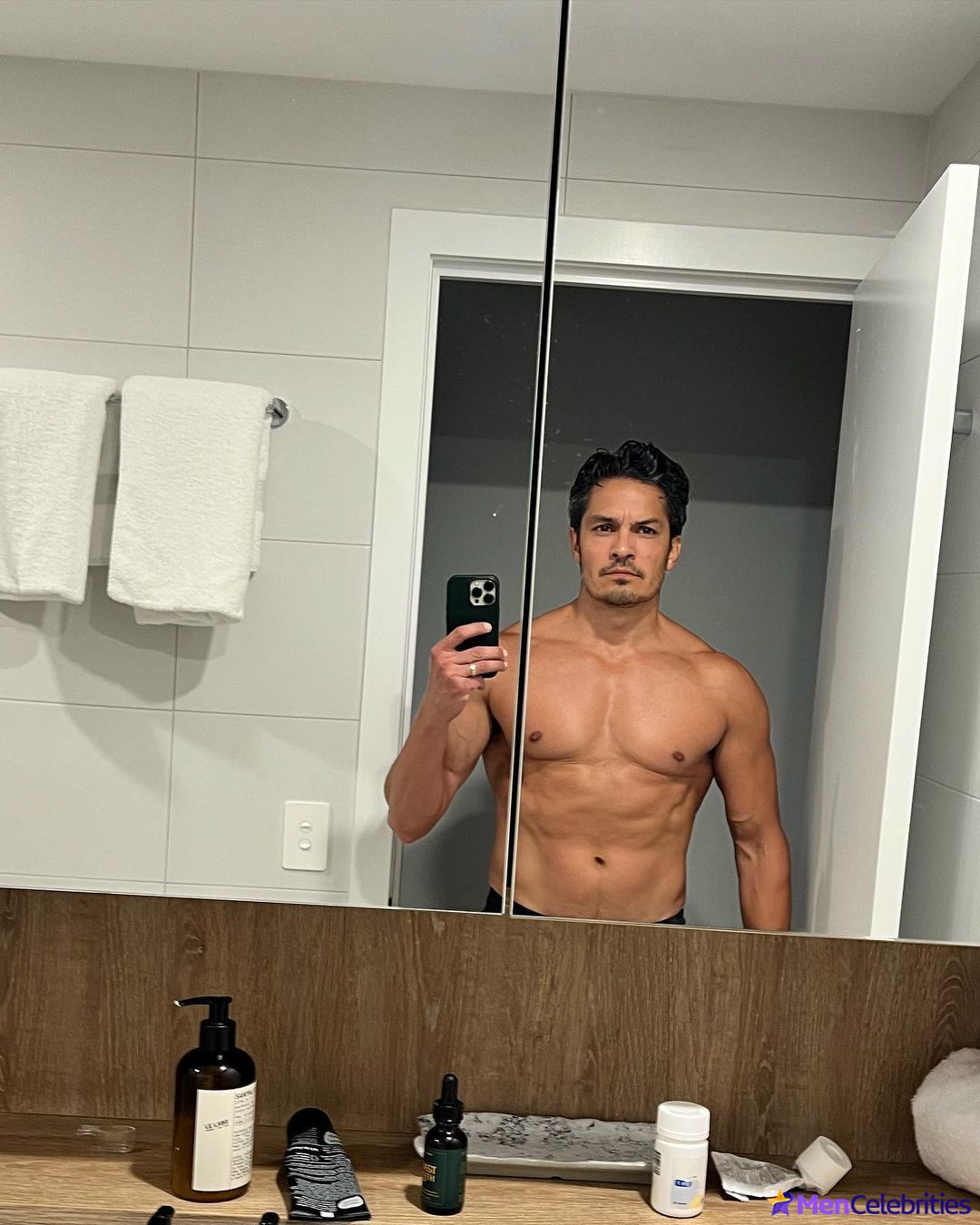 Nicholas Gonzalez naked