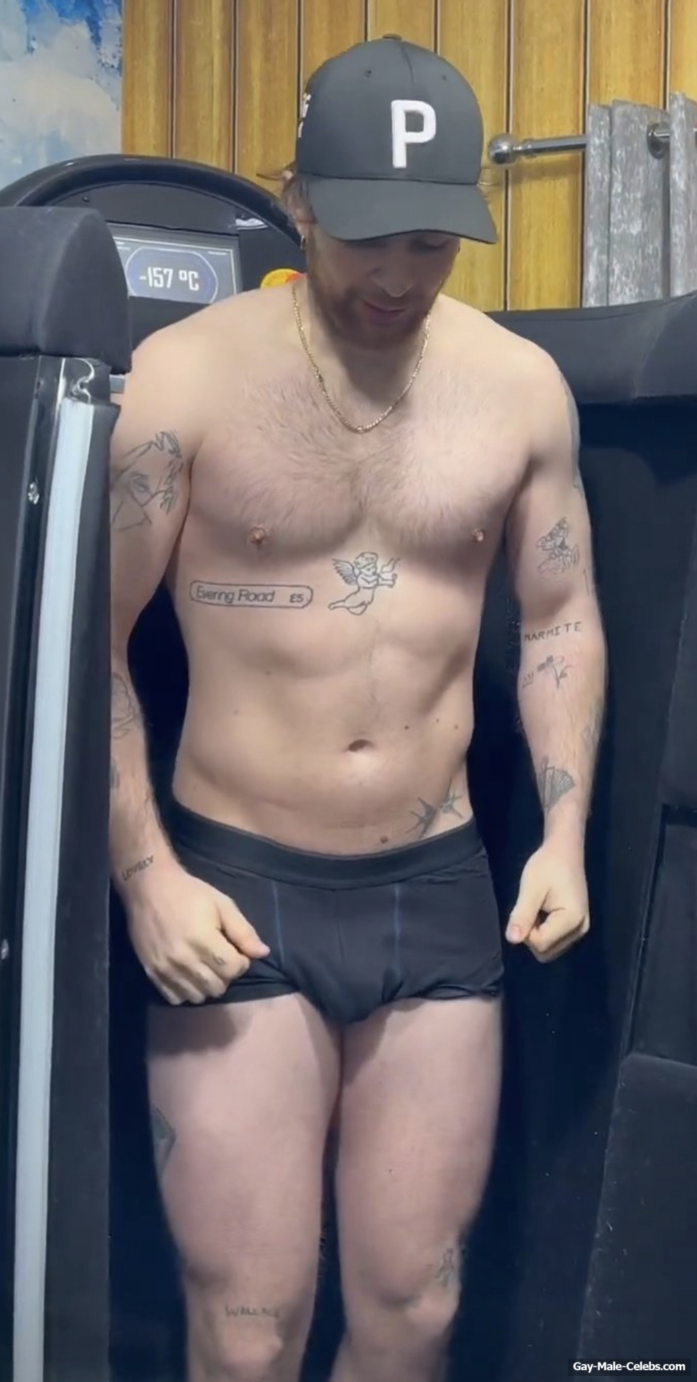 Tom Grennan penis bulge