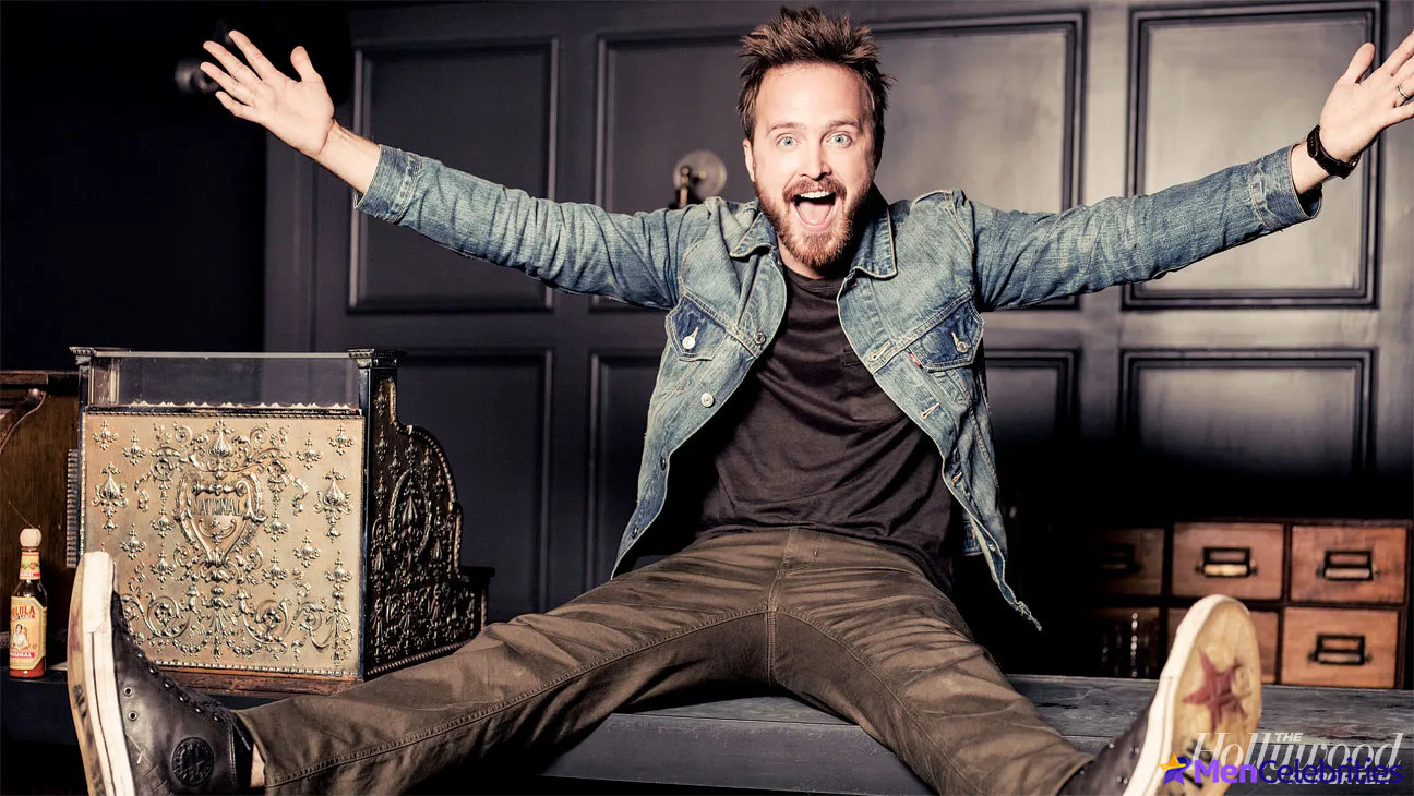 Aaron Paul shirtless pics