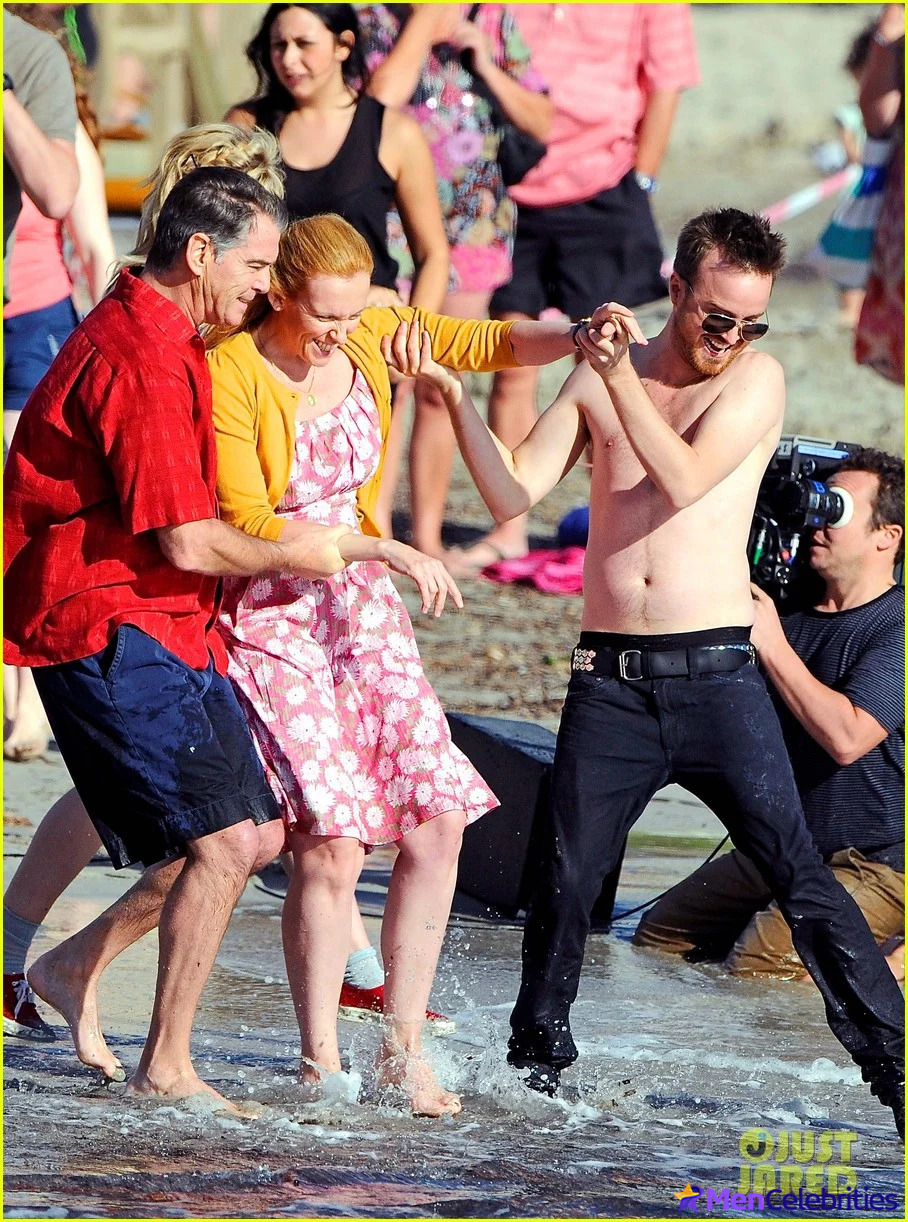 Aaron Paul shirtless pics