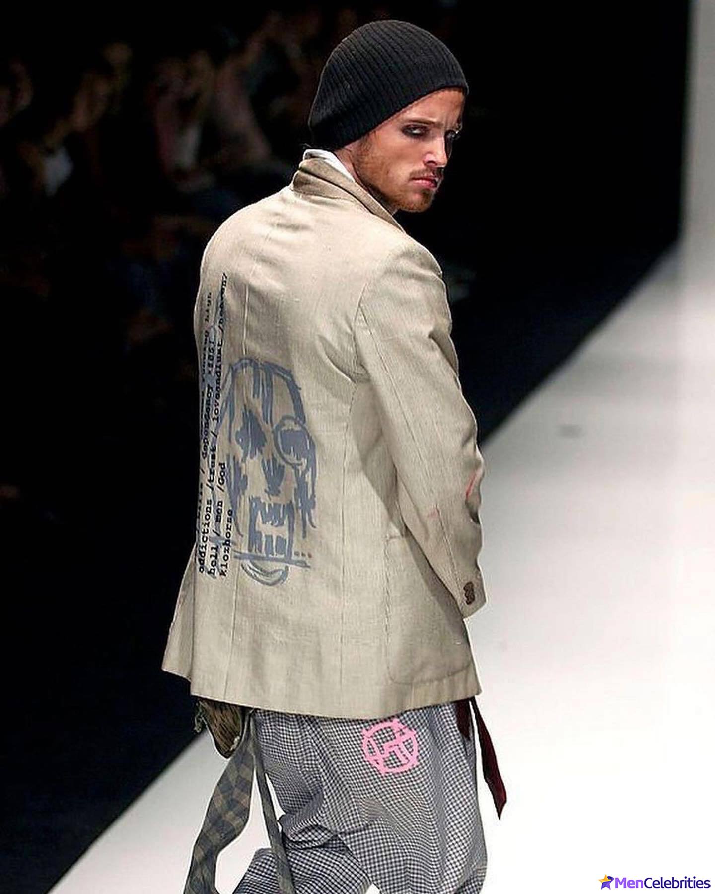 Aaron Paul shirtless pics